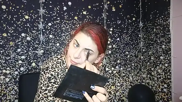 Snapshot of KinkyZarah chatting on 01-05-25, 10:40 KinkyZarah online show from 01-05-25, 10:40