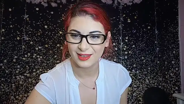 Snapshot of KinkyZarah chatting on 01-06-25, 11:18 KinkyZarah online show from 01-06-25, 11:18