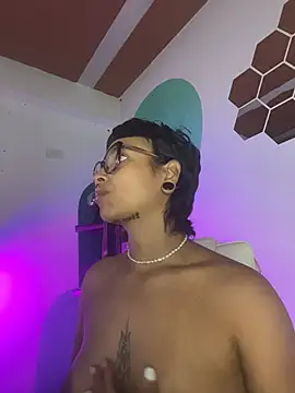 LollaByer online show from 11-06-25, 09:05