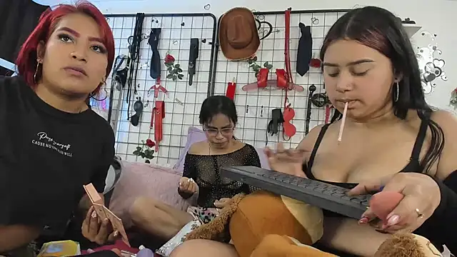 thedream girls online show from 05-25-26, 01:39