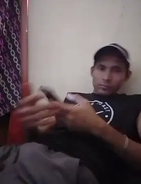 Snapshot of Fer-nand chatting on 02-07-25, 08:42 Fer-nand online show from 02-07-25, 08:42