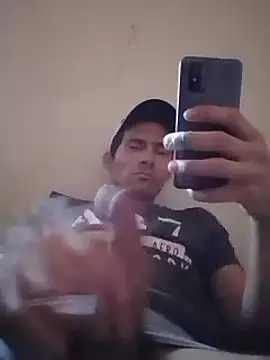 Snapshot of Fer-nand chatting on 02-08-25, 01:44 Fer-nand online show from 02-08-25, 01:44