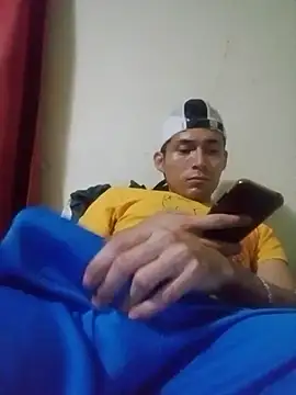 Snapshot of Fer-nand chatting on 02-25-25, 02:36 Fer-nand online show from 02-25-25, 02:36