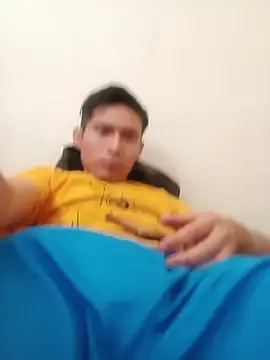 Snapshot of Fer-nand chatting on 02-25-25, 02:11 Fer-nand online show from 02-25-25, 02:11