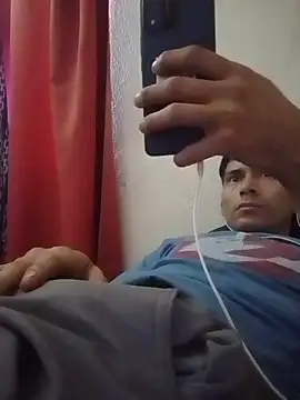 Snapshot of Fer-nand chatting on 03-18-25, 09:32 Fer-nand online show from 03-18-25, 09:32