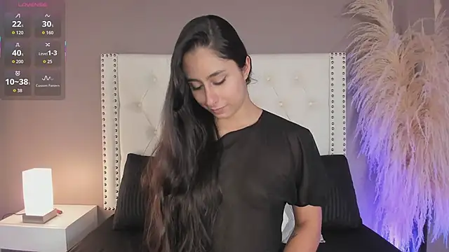 Julia Martinez  online show from 06-22-26, 04:15