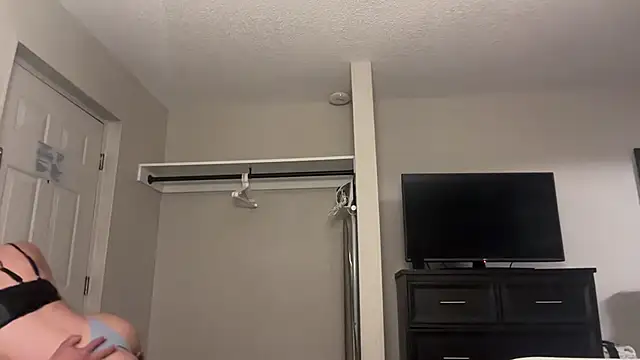 emilyrod01 online show from 12-10-24, 02:05