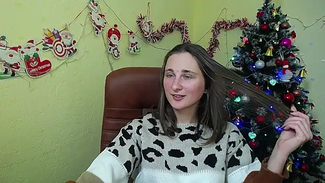 Snapshot of MichelLeee chatting on 12-17-24, 03:17 MichelLeee online show from 12-17-24, 03:17