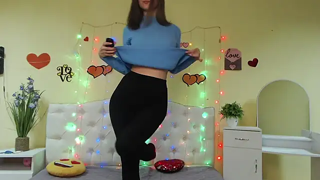 Snapshot of MichelLeee chatting on 02-17-25, 12:16 MichelLeee online show from 02-17-25, 12:16