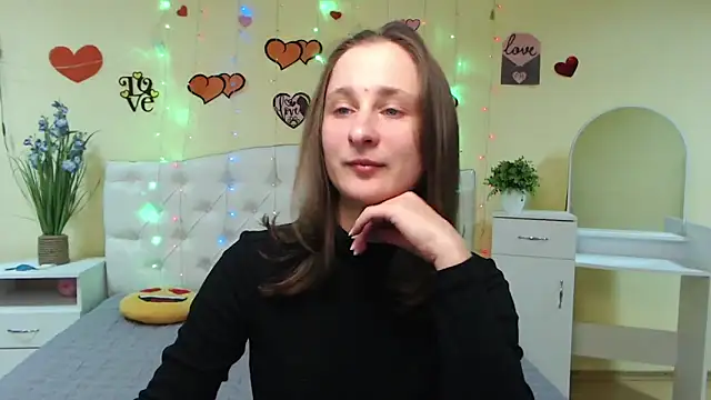 Snapshot of MichelLeee chatting on 02-18-25, 12:17 MichelLeee online show from 02-18-25, 12:17