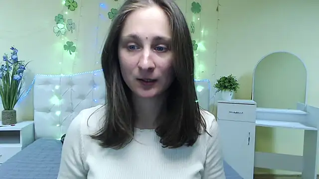Snapshot of MichelLeee chatting on 03-14-25, 12:18 MichelLeee online show from 03-14-25, 12:18