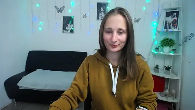 Snapshot of MichelLeee chatting on 10-10-25, 11:20 MichelLeee online show from 10-10-25, 11:20