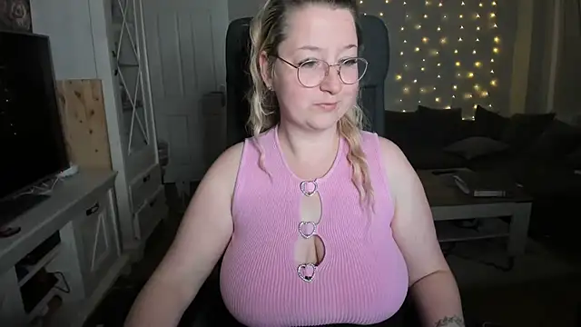 Lillyloo  online show from 11-08-25, 07:56