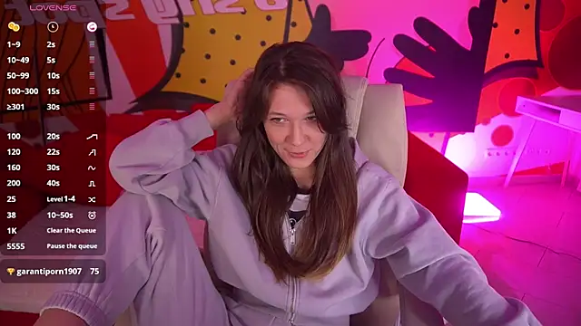 DreamyLinaa online show from 01-14-26, 08:58