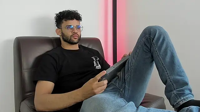 Snapshot of andrewChris_ chatting on 09-16-25, 09:27 andrewChris  online show from 09-16-25, 09:27