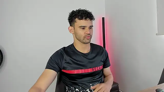 Snapshot of andrewChris_ chatting on 09-18-25, 04:20 andrewChris  online show from 09-18-25, 04:20