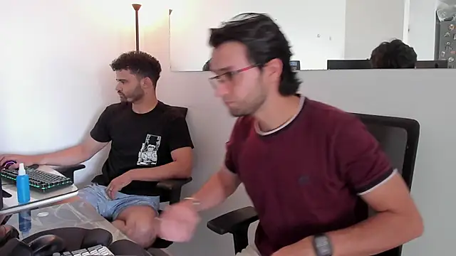 Snapshot of andrewChris_ chatting on 09-26-25, 04:55 andrewChris  online show from 09-26-25, 04:55