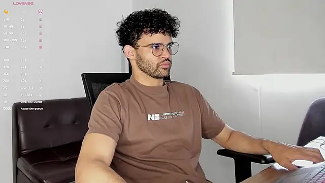 Snapshot of andrewChris_ chatting on 10-27-25, 06:34 andrewChris  online show from 10-27-25, 06:34