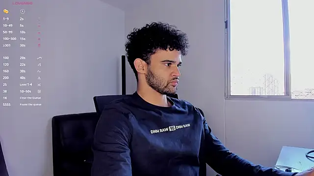 Snapshot of andrewChris_ chatting on 10-29-25, 08:32 andrewChris  online show from 10-29-25, 08:32