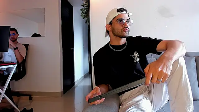 andrewChris  online show from 12-15-25, 06:45