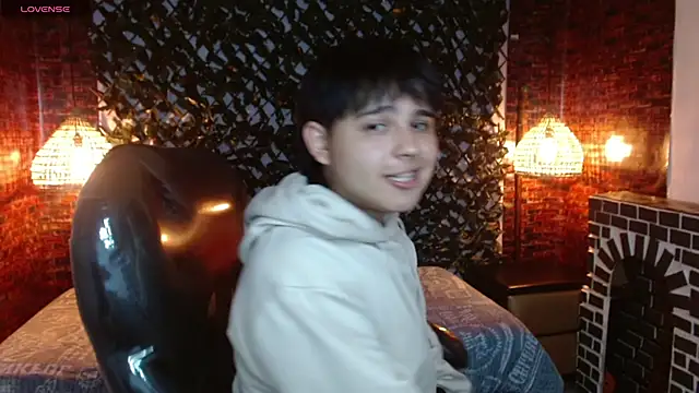 Snapshot of AndrewPherson chatting on 01-03-25, 12:52 AndrewPherson online show from 01-03-25, 12:52