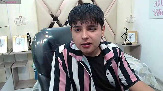 Snapshot of AndrewPherson chatting on 01-05-25, 12:42 AndrewPherson online show from 01-05-25, 12:42