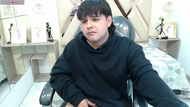 Snapshot of AndrewPherson chatting on 01-06-25, 04:55 AndrewPherson online show from 01-06-25, 04:55