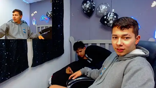 Snapshot of AndrewPherson chatting on 01-11-25, 03:44 AndrewPherson online show from 01-11-25, 03:44