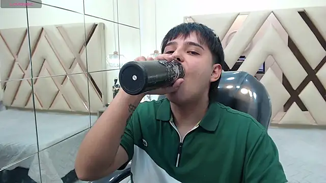 Snapshot of AndrewPherson chatting on 01-12-25, 01:48 AndrewPherson online show from 01-12-25, 01:48