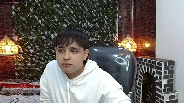 Snapshot of AndrewPherson chatting on 01-13-25, 11:17 AndrewPherson online show from 01-13-25, 11:17