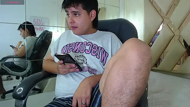 Snapshot of AndrewPherson chatting on 01-23-25, 05:21 AndrewPherson online show from 01-23-25, 05:21