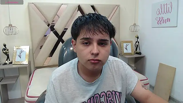 Snapshot of AndrewPherson chatting on 02-04-25, 12:00 AndrewPherson online show from 02-04-25, 12:00