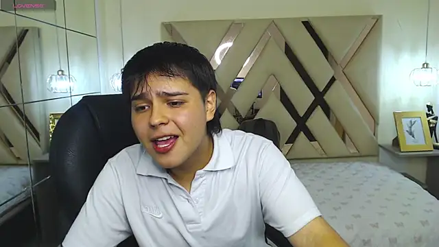 Snapshot of AndrewPherson chatting on 02-15-25, 12:33 AndrewPherson online show from 02-15-25, 12:33