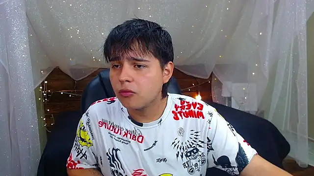 Snapshot of AndrewPherson chatting on 02-28-25, 12:09 AndrewPherson online show from 02-28-25, 12:09