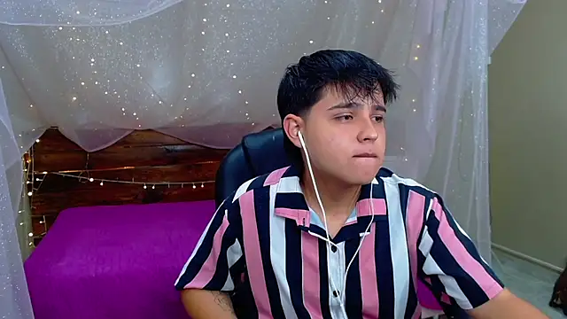 Snapshot of AndrewPherson chatting on 03-13-25, 12:13 AndrewPherson online show from 03-13-25, 12:13