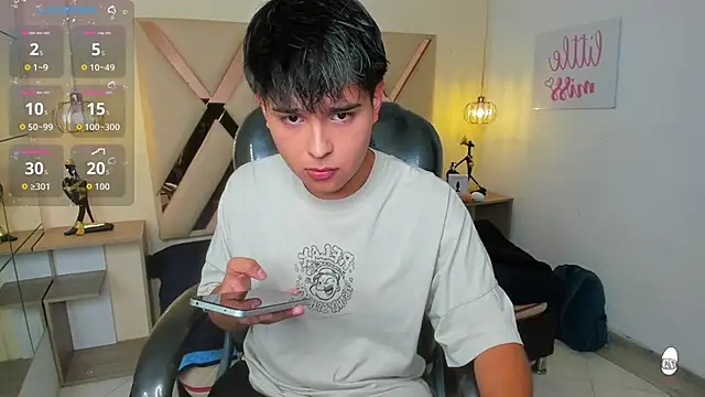 Snapshot of AndrewPherson chatting on 09-24-25, 12:30 AndrewPherson online show from 09-24-25, 12:30