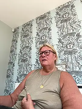 MoistCurveyChanel online show from 07-17-26, 10:44