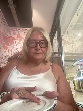 MoistCurveyChanel online show from 07-29-26, 09:29