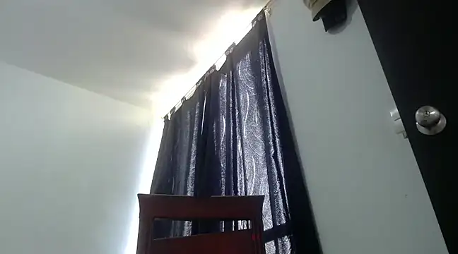 nicolle milf1978 online show from 03-11-25, 01:45