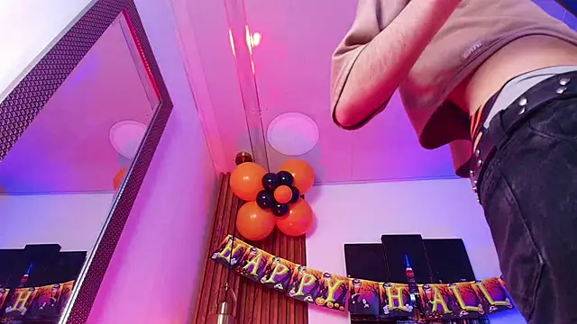 Snapshot of Noah_Xitruxx chatting on 10-09-25, 03:15 Noah Xitruxx online show from 10-09-25, 03:15