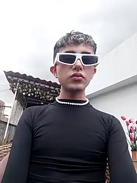 Snapshot of Noah_Xitruxx chatting on 10-09-25, 03:32 Noah Xitruxx online show from 10-09-25, 03:32