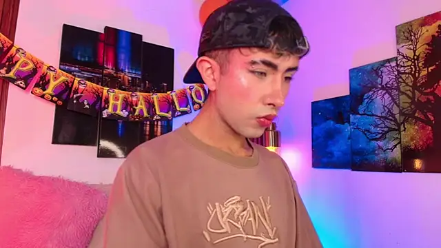 Snapshot of Noah_Xitruxx chatting on 10-16-25, 03:18 Noah Xitruxx online show from 10-16-25, 03:18