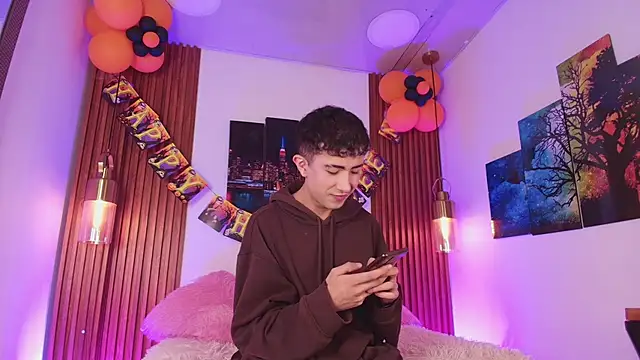 Snapshot of Noah_Xitruxx chatting on 11-04-25, 03:16 Noah Xitruxx online show from 11-04-25, 03:16