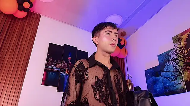 Snapshot of Noah_Xitruxx chatting on 11-06-25, 03:18 Noah Xitruxx online show from 11-06-25, 03:18