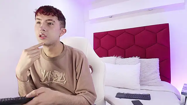 Snapshot of Noah_Xitruxx chatting on 11-20-25, 12:49 Noah Xitruxx online show from 11-20-25, 12:49