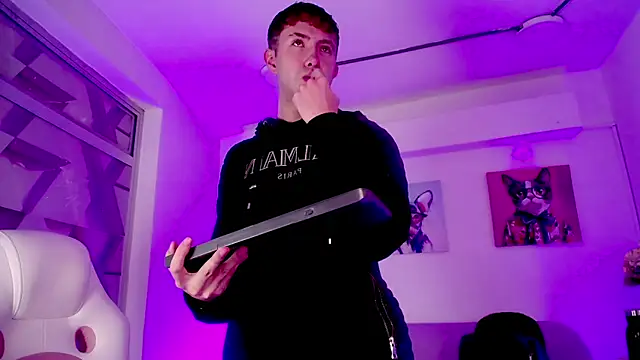 Snapshot of Noah_Xitruxx chatting on 11-21-25, 01:10 Noah Xitruxx online show from 11-21-25, 01:10