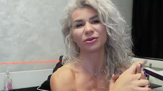 Snapshot of SquirtyFit_Devil chatting on 12-26-24, 06:52 SquirtyFit Devil online show from 12-26-24, 06:52