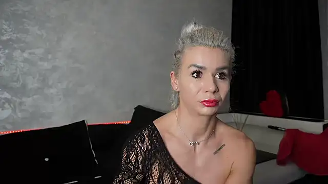 Snapshot of SquirtyFit_Devil chatting on 01-26-25, 01:20 SquirtyFit Devil online show from 01-26-25, 01:20