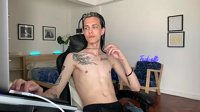 Snapshot of Den_BlueXx chatting on 12-18-24, 01:23 Den BlueXx online show from 12-18-24, 01:23