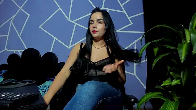 Snapshot of thakytona chatting on 09-19-25, 04:47 thakytona online show from 09-19-25, 04:47